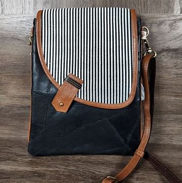 Sm Black/White Crossbody